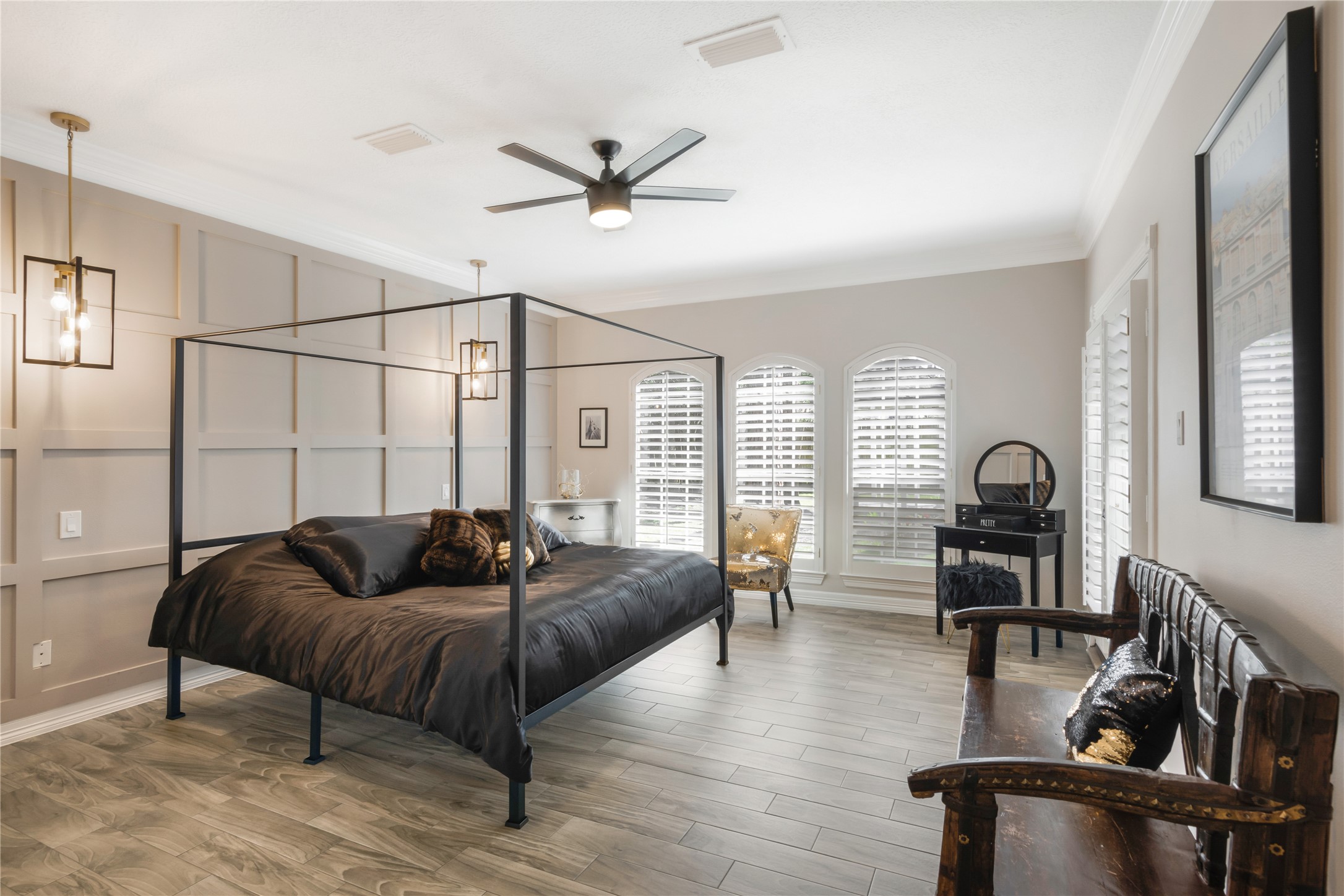 6211 Kingscrest Lane Spring, TX 77389 - Photo 19 of 38 a living room with furniture and wooden floor