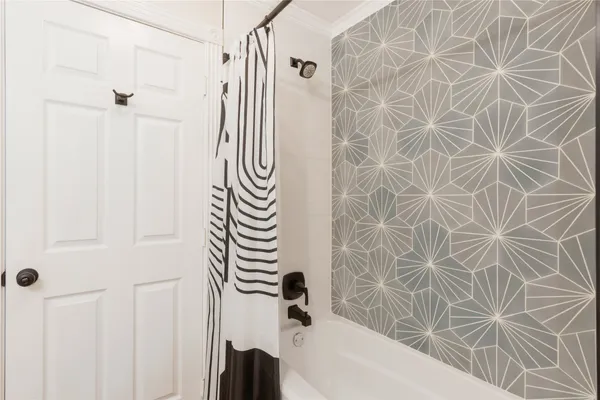 $630,000 | 6211 Kingscrest Lane, Spring, TX 77389