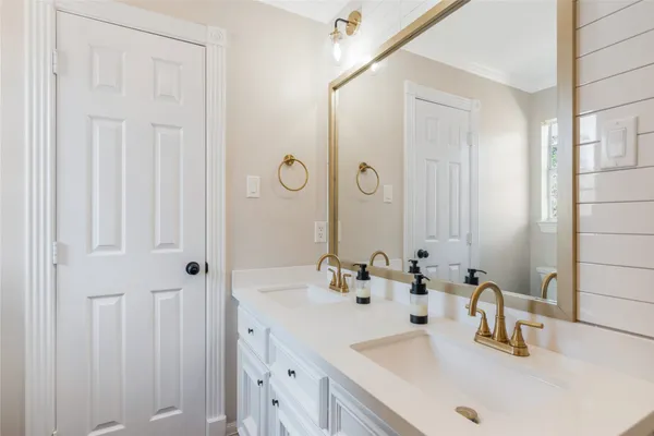 $630,000 | 6211 Kingscrest Lane, Spring, TX 77389