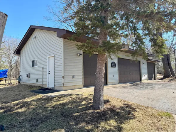 $769,900 | 8942 Eyota Way, Onamia, MN 56359