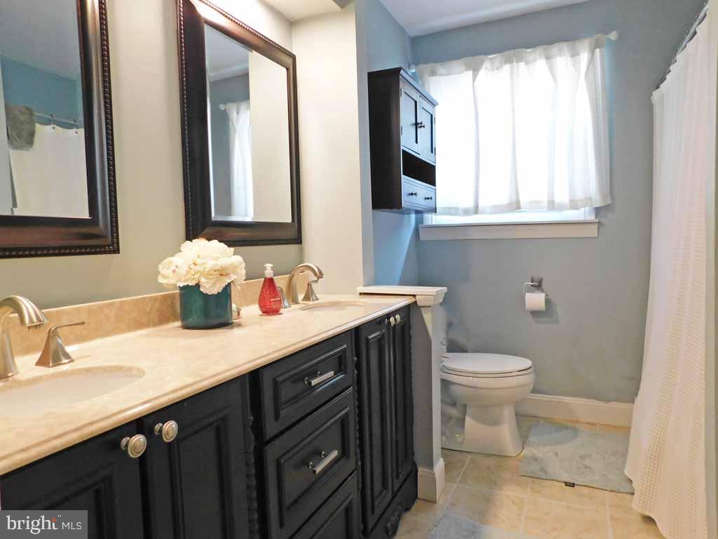 9989 Hardy Road Philadelphia, PA 19115 - Photo 11 of 21 Master Bathroom