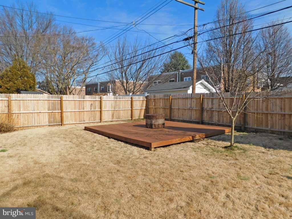 9989 Hardy Road Philadelphia, PA 19115 - Photo 21 of 21 Backyard