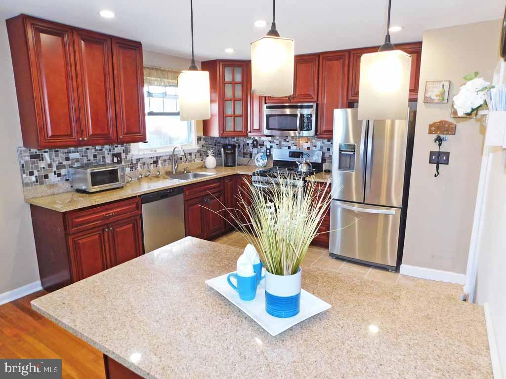 9989 Hardy Road Philadelphia, PA 19115 - Photo 7 of 21 Kitchen