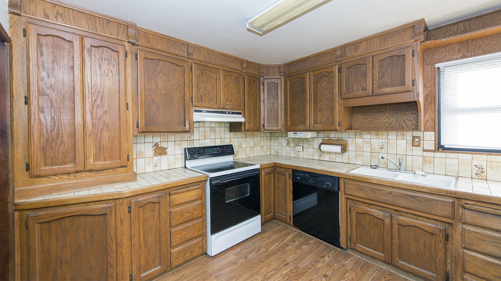 3062 Lawrence Road Redding, CA 96002 - Photo 5 of 16 a kitchen with stainless steel appliances granite countertop a sink dishwasher stove and refrigerator with wooden cabinets