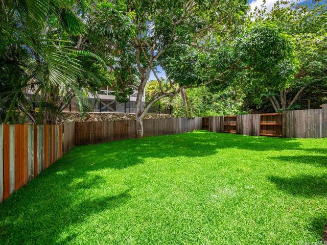 $4,585,000 | 223 Lanipo Drive, Kailua, HI 96734