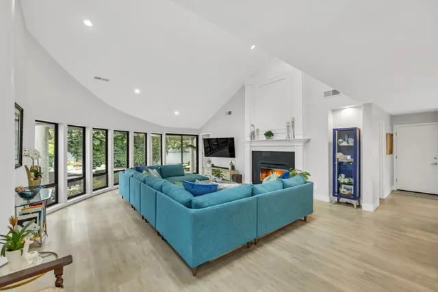 $1,360,000 | 943 Shore Breeze Drive, Sacramento, CA 95831