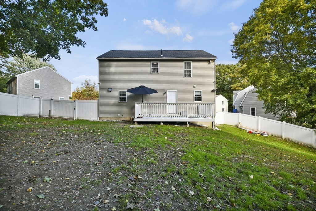44 Catalpa Circle Worcester, MA 01603 - Photo 3 of 29 a front view of a house with garden