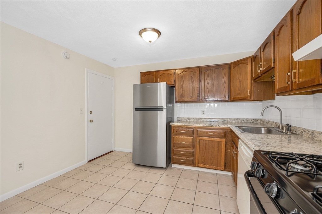 293-311 Pawtucket Boulevard, Unit 9 Lowell, MA 01854 - Photo 11 of 30