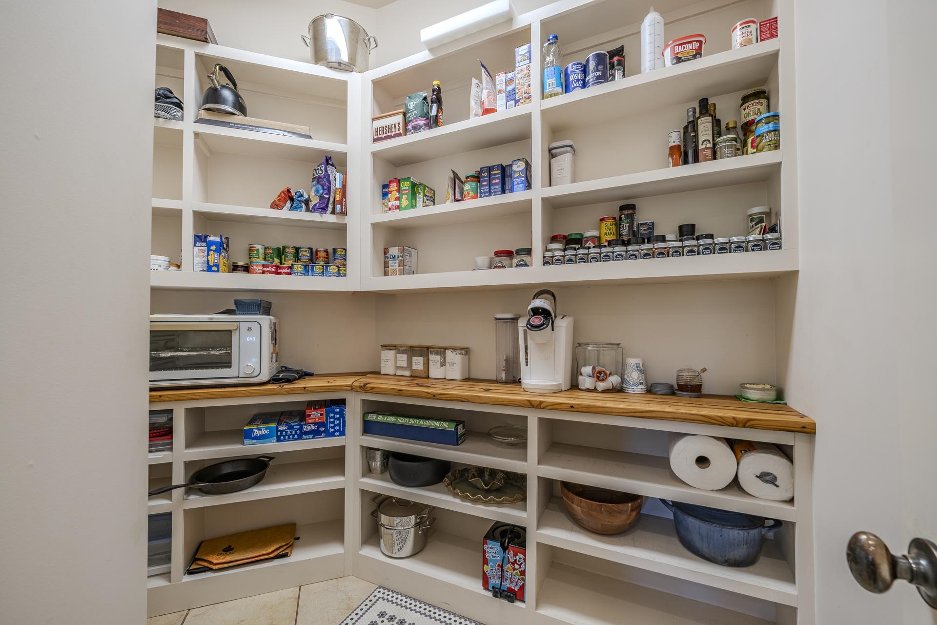 105 Riviera Cove Savannah, TN 38372 - Photo 13 of 40 a view of workspace with cabinets