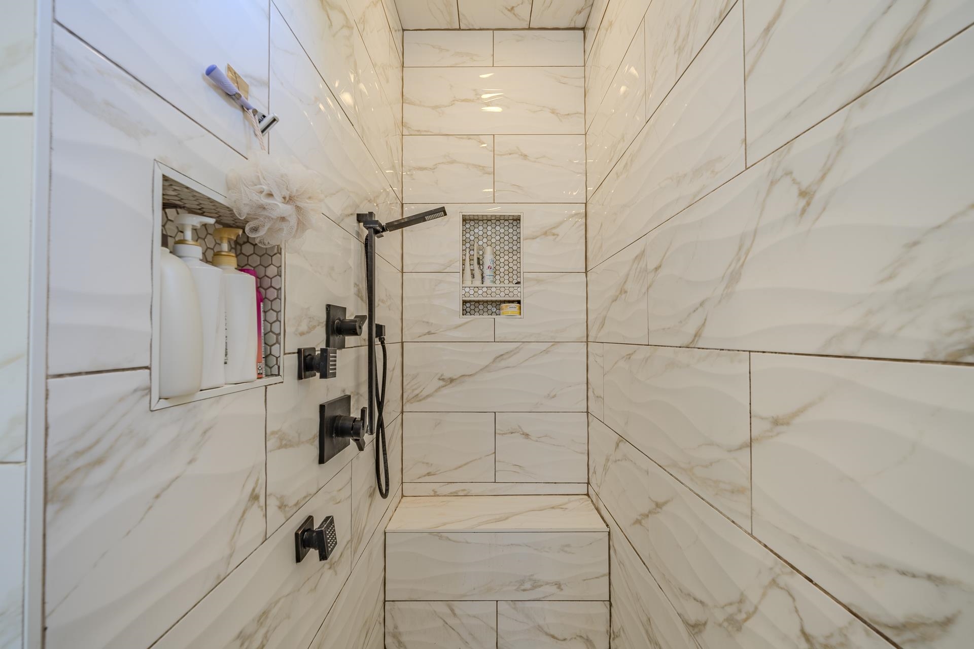 105 Riviera Cove Savannah, TN 38372 - Photo 20 of 40 a bathroom with a shower