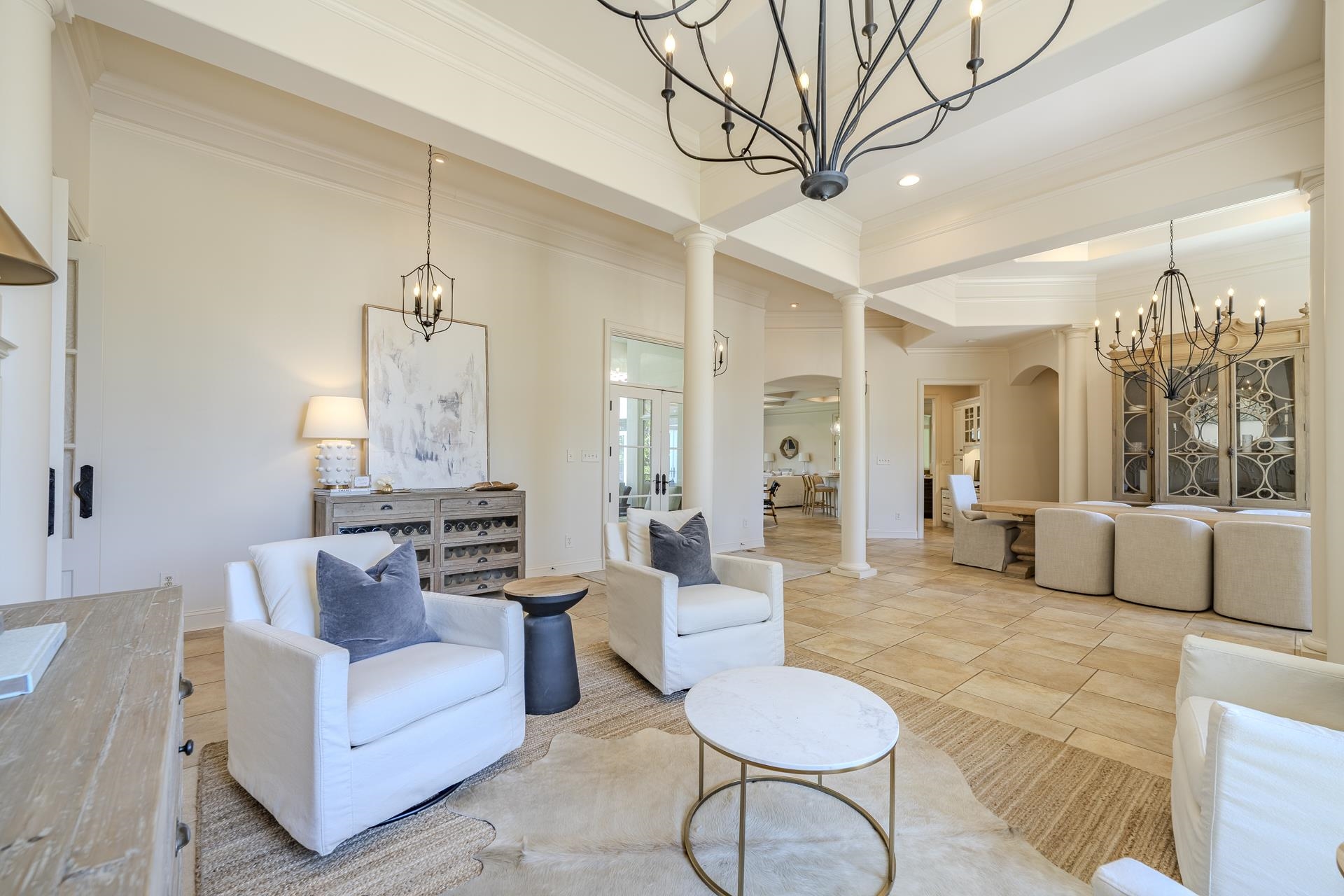 105 Riviera Cove Savannah, TN 38372 - Photo 5 of 40 a living room with furniture and a chandelier