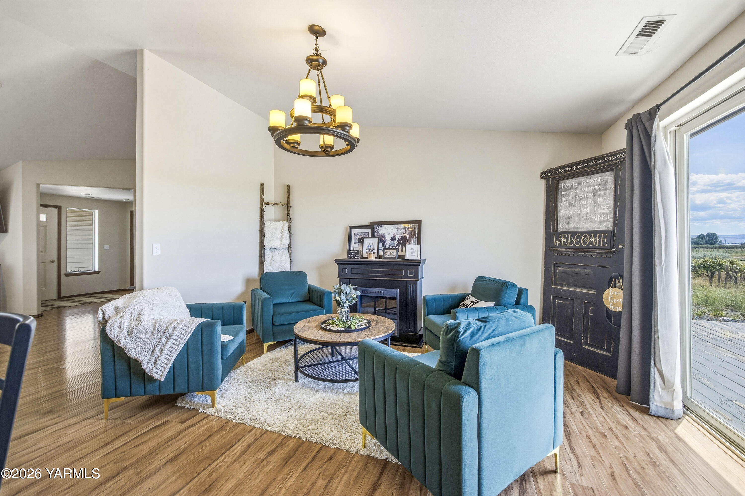 2050 Olmstead Road Grandview, WA 98930 - Photo 28 of 60 a living room with furniture a rug and a window