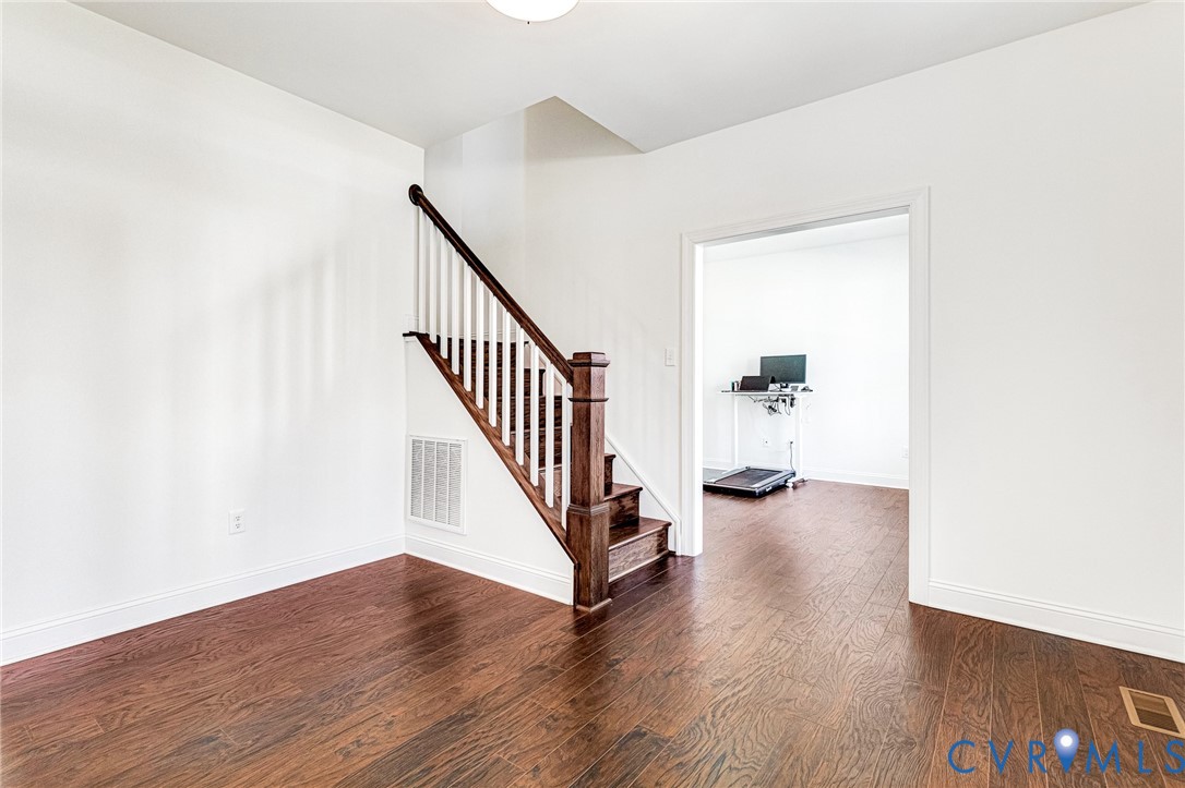 17101 Westington Road Moseley, VA 23120 - Photo 21 of 50 a view of a hallway with wooden floor and entryway