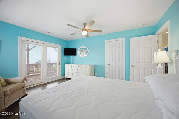 $1,950,000 | 100 9th Street, Emerald Isle, NC 28594