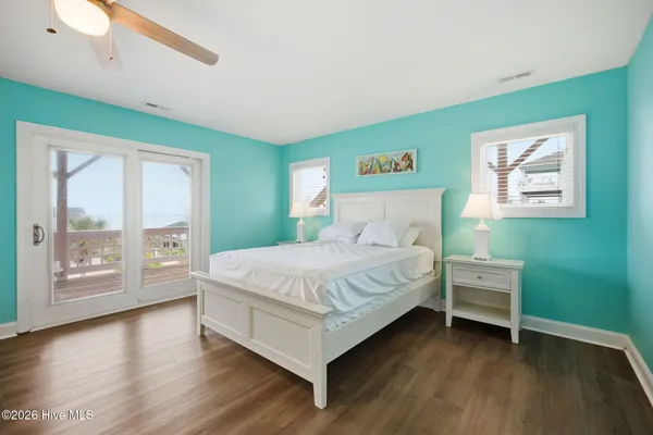 $1,950,000 | 100 9th Street, Emerald Isle, NC 28594