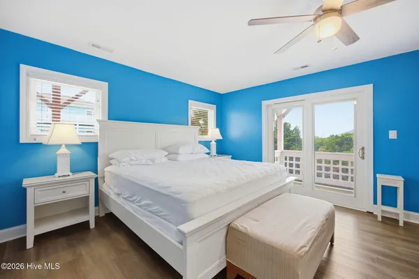 $1,950,000 | 100 9th Street, Emerald Isle, NC 28594