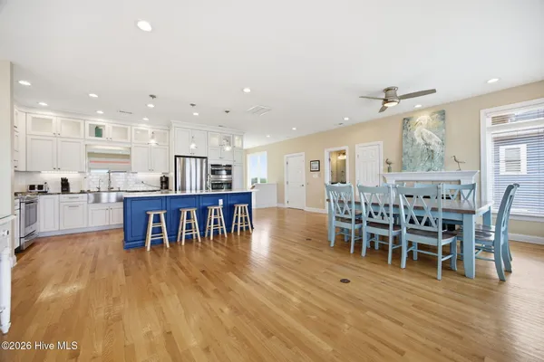 $1,950,000 | 100 9th Street, Emerald Isle, NC 28594