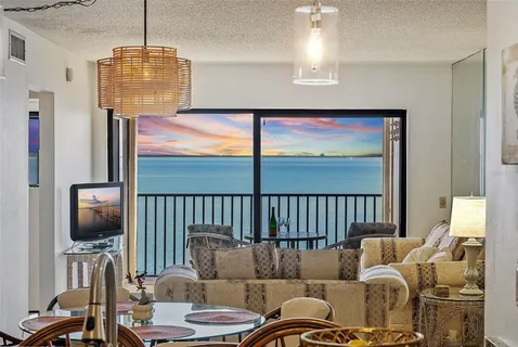 $425,000 | 6322 Palma Del Mar Boulevard South, Unit 209, St. Petersburg, FL 33715