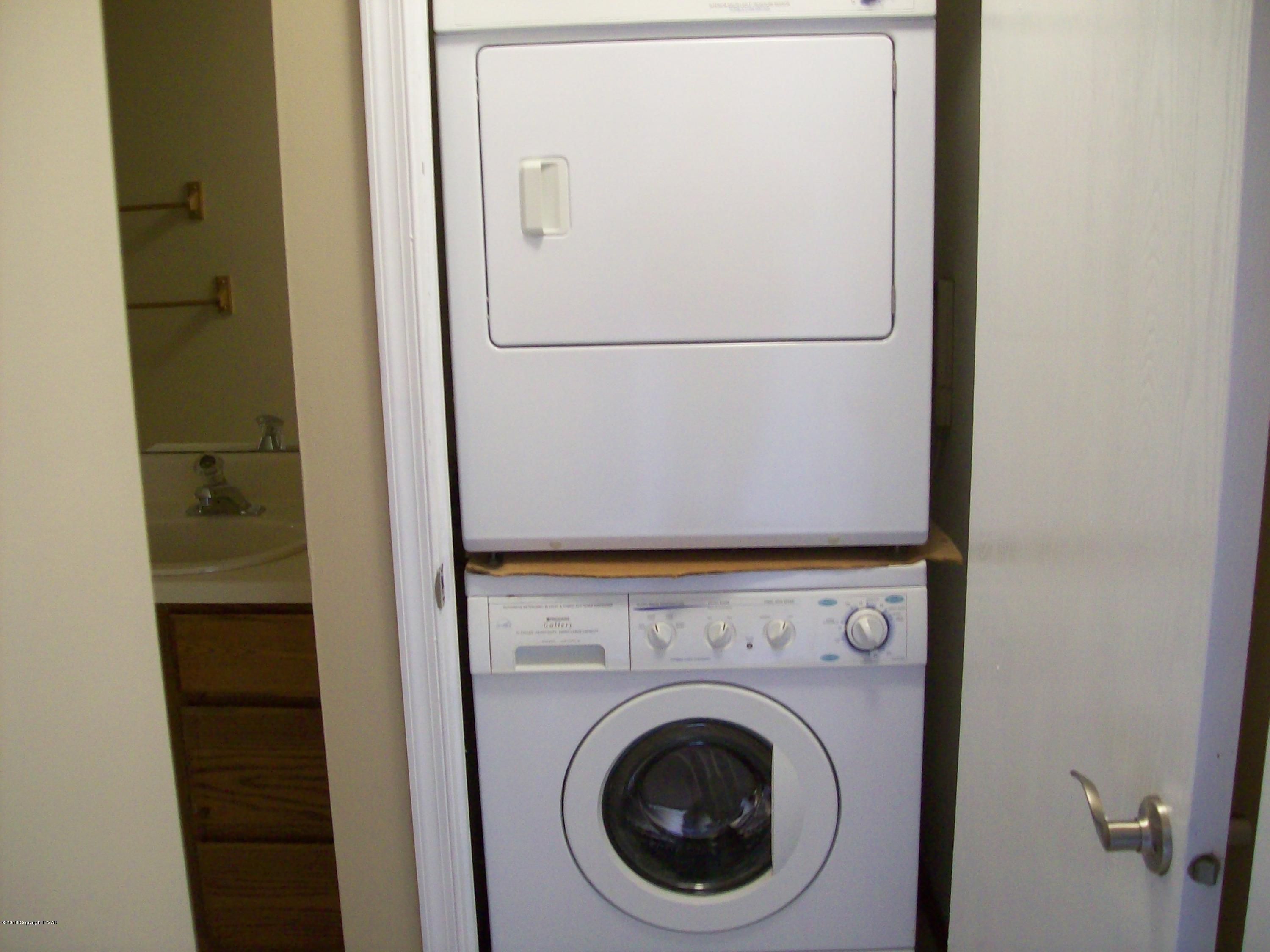 264 Bristol Way Bushkill, PA 18324 - Photo 15 of 19 Laundry
