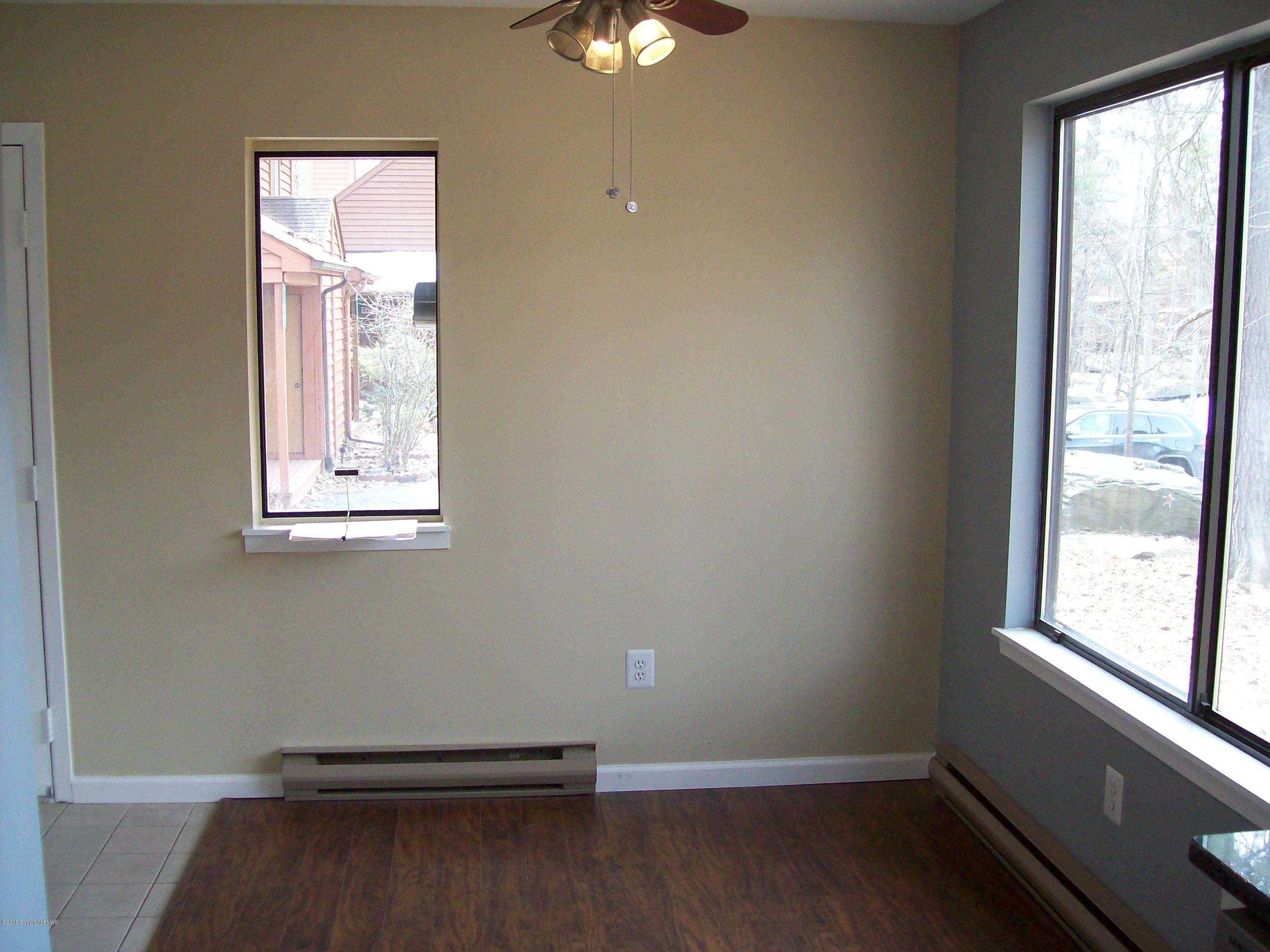 264 Bristol Way Bushkill, PA 18324 - Photo 2 of 19 Dining area