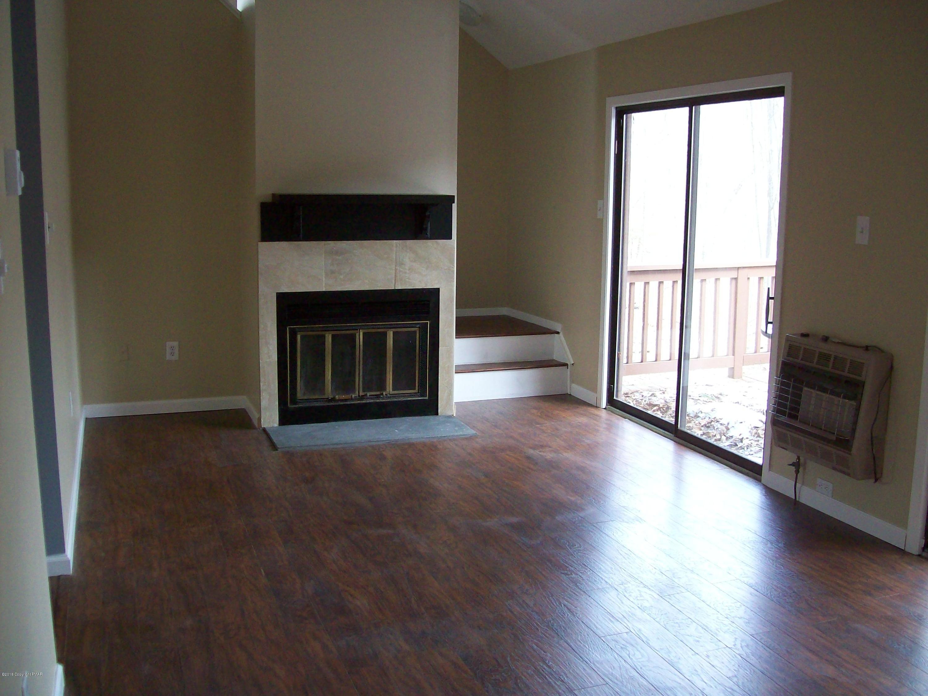 264 Bristol Way Bushkill, PA 18324 - Photo 7 of 19 FIreplace