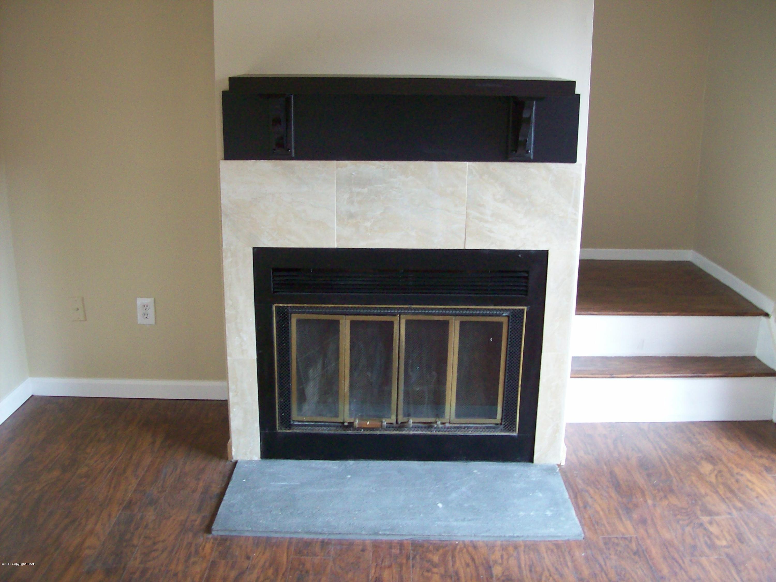 264 Bristol Way Bushkill, PA 18324 - Photo 8 of 19 Fireplace2