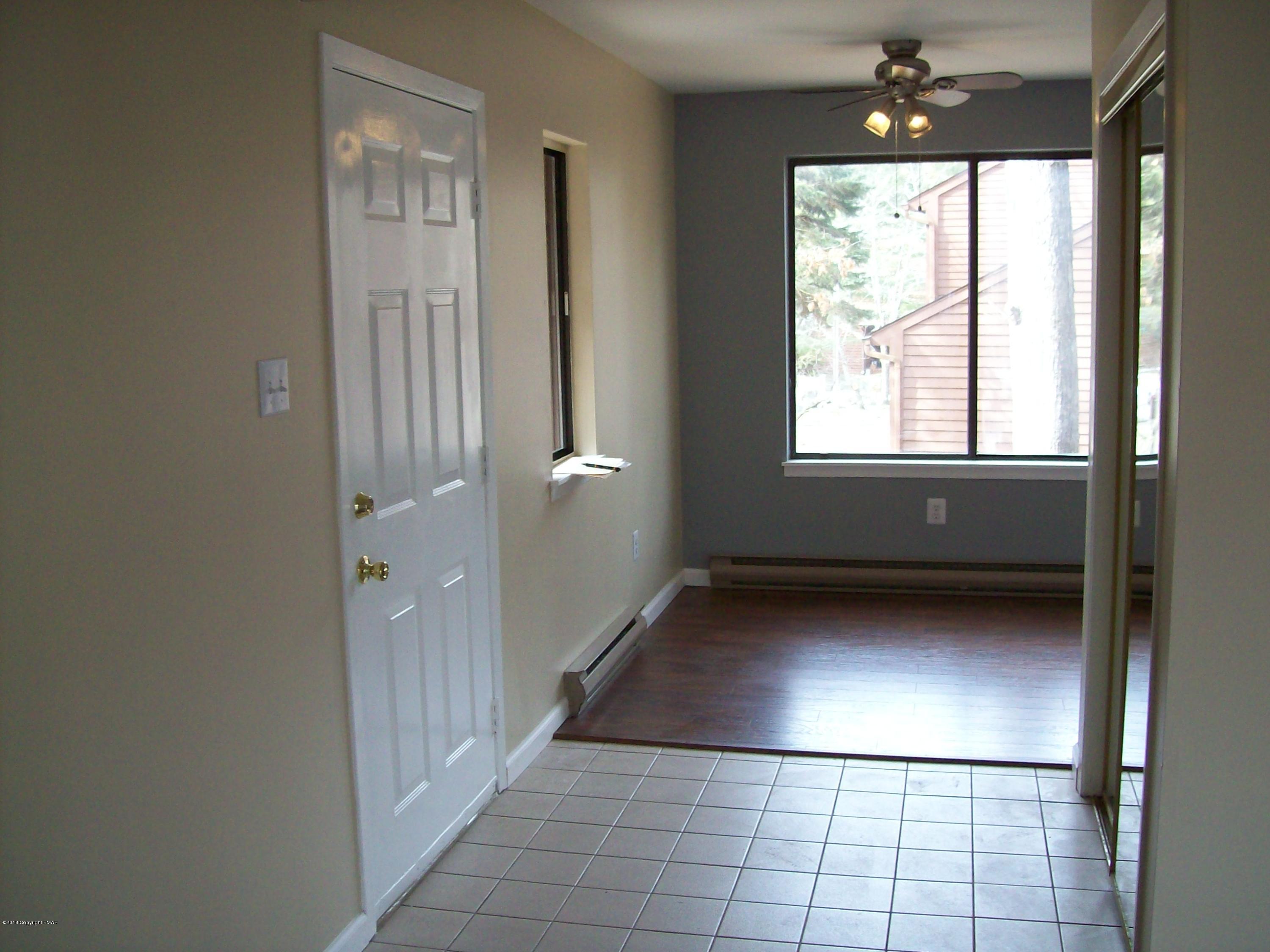 264 Bristol Way Bushkill, PA 18324 - Photo 9 of 19 Foyer
