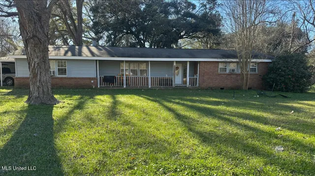 $129,999 | 121 Catalpa Drive, Natchez, MS 39120