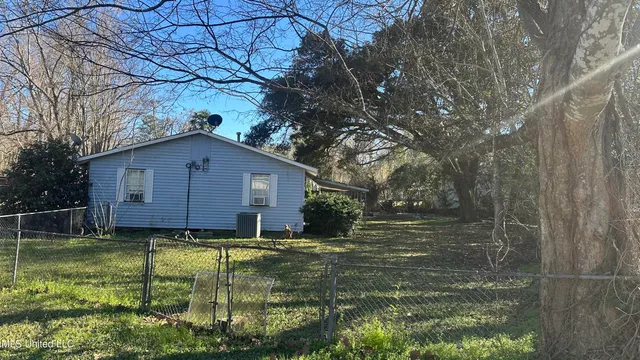 $129,999 | 121 Catalpa Drive, Natchez, MS 39120