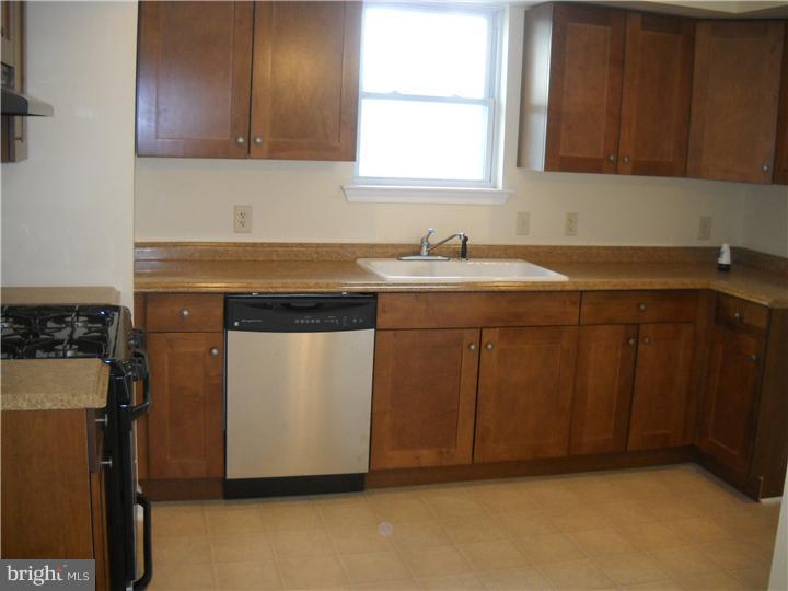3993 Vernon Road Drexel Hill, PA 19026 - Photo 3 of 17 Kitchen