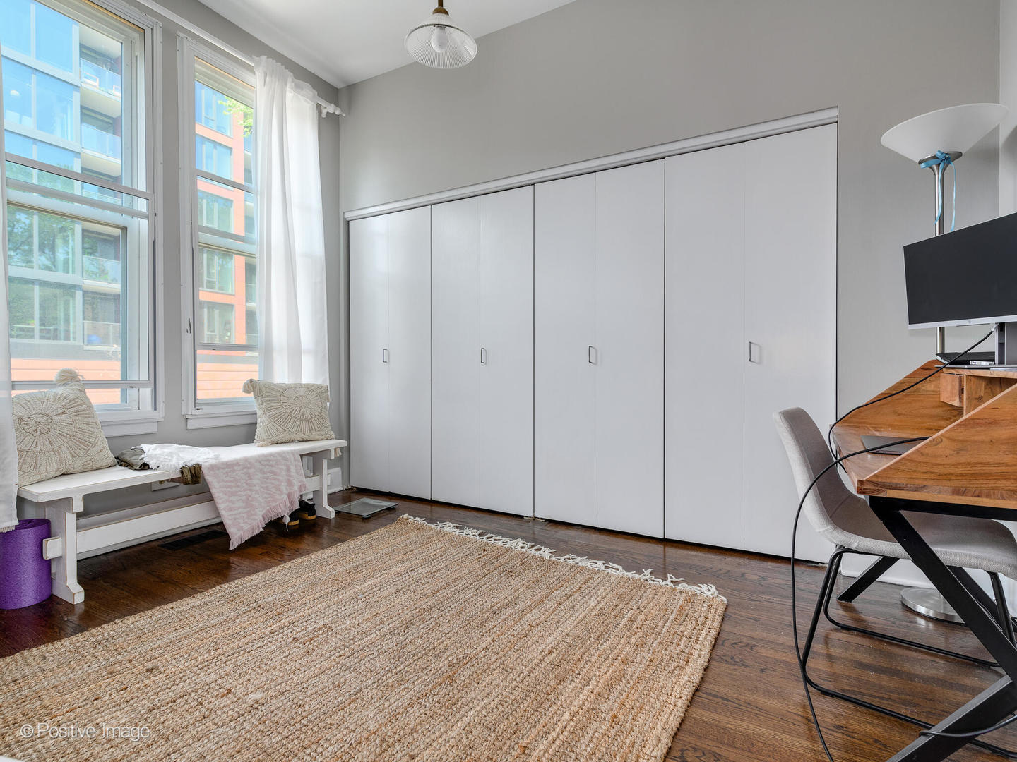 941 West Altgeld Street Chicago, IL 60614 - Photo 11 of 18 a bedroom with furniture and a window