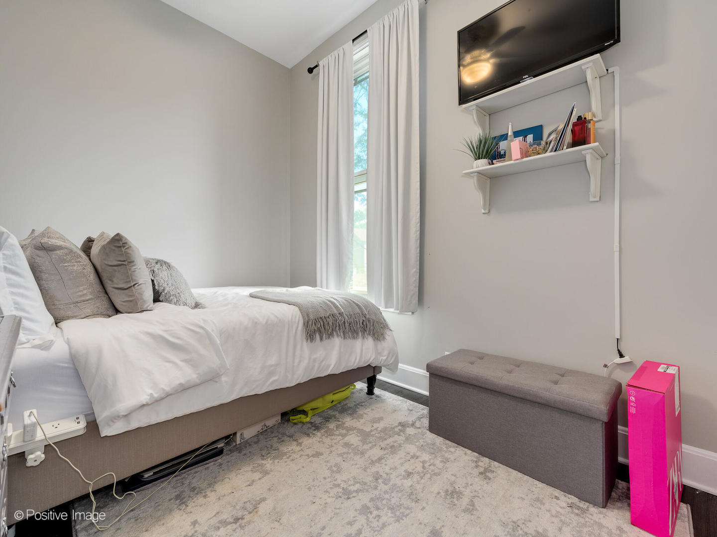 941 West Altgeld Street Chicago, IL 60614 - Photo 12 of 18 a bedroom with a bed and a couch