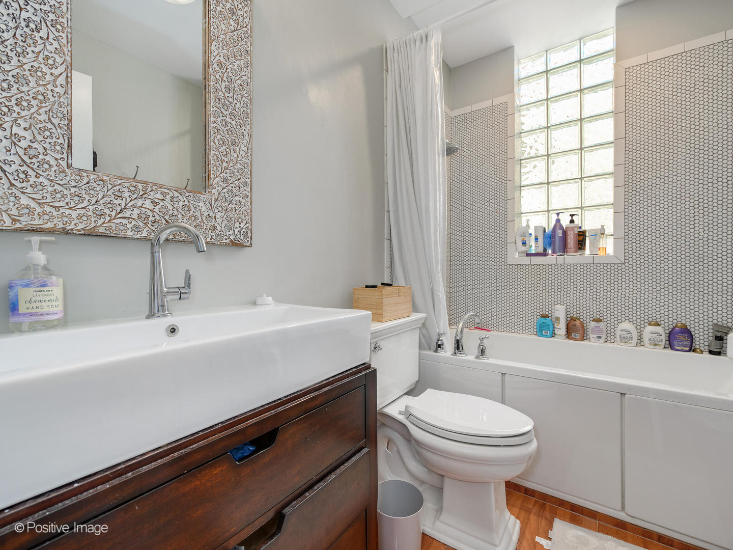 941 West Altgeld Street Chicago, IL 60614 - Photo 13 of 18 a bathroom with a sink a toilet and a mirror