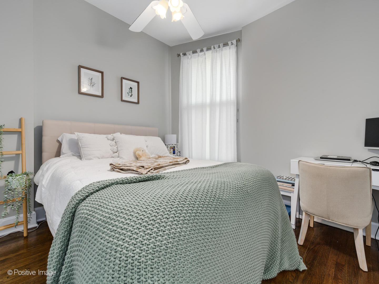941 West Altgeld Street Chicago, IL 60614 - Photo 14 of 18 a bedroom with a bed and a window