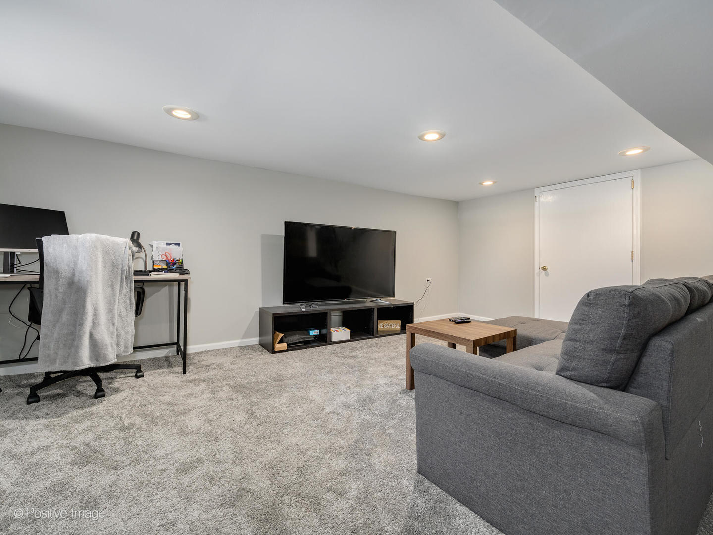 941 West Altgeld Street Chicago, IL 60614 - Photo 15 of 18 a living room with furniture and a flat screen tv