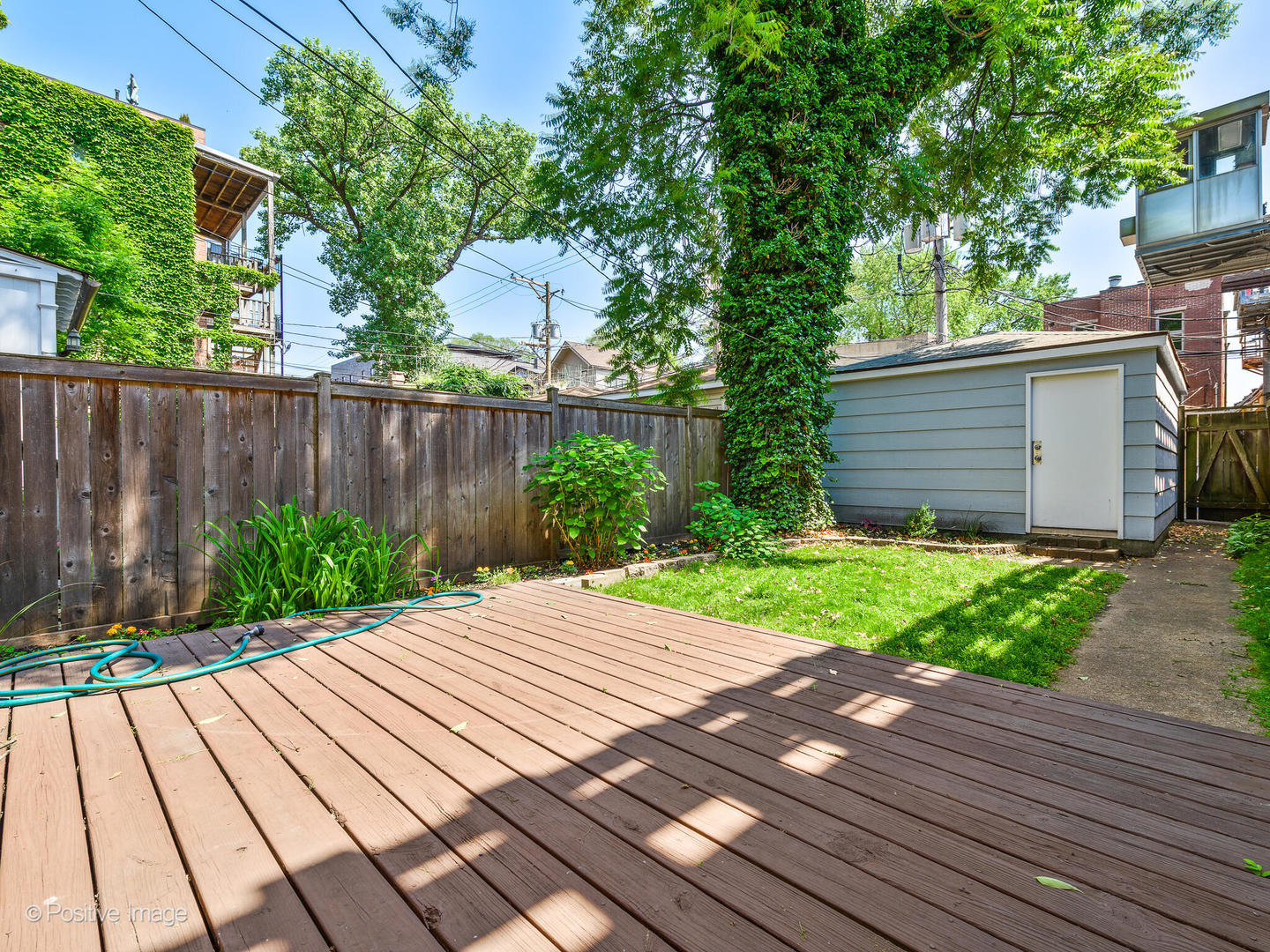 941 West Altgeld Street Chicago, IL 60614 - Photo 17 of 18 a view of a backyard