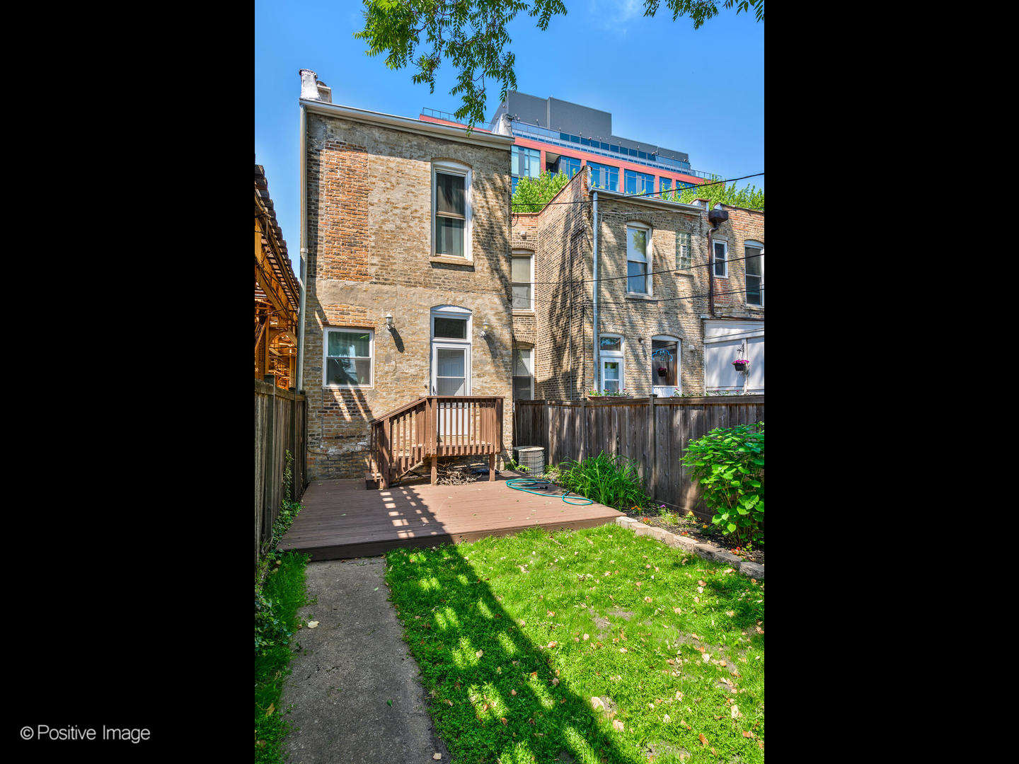941 West Altgeld Street Chicago, IL 60614 - Photo 18 of 18 a view of a chair and tables in the back yard