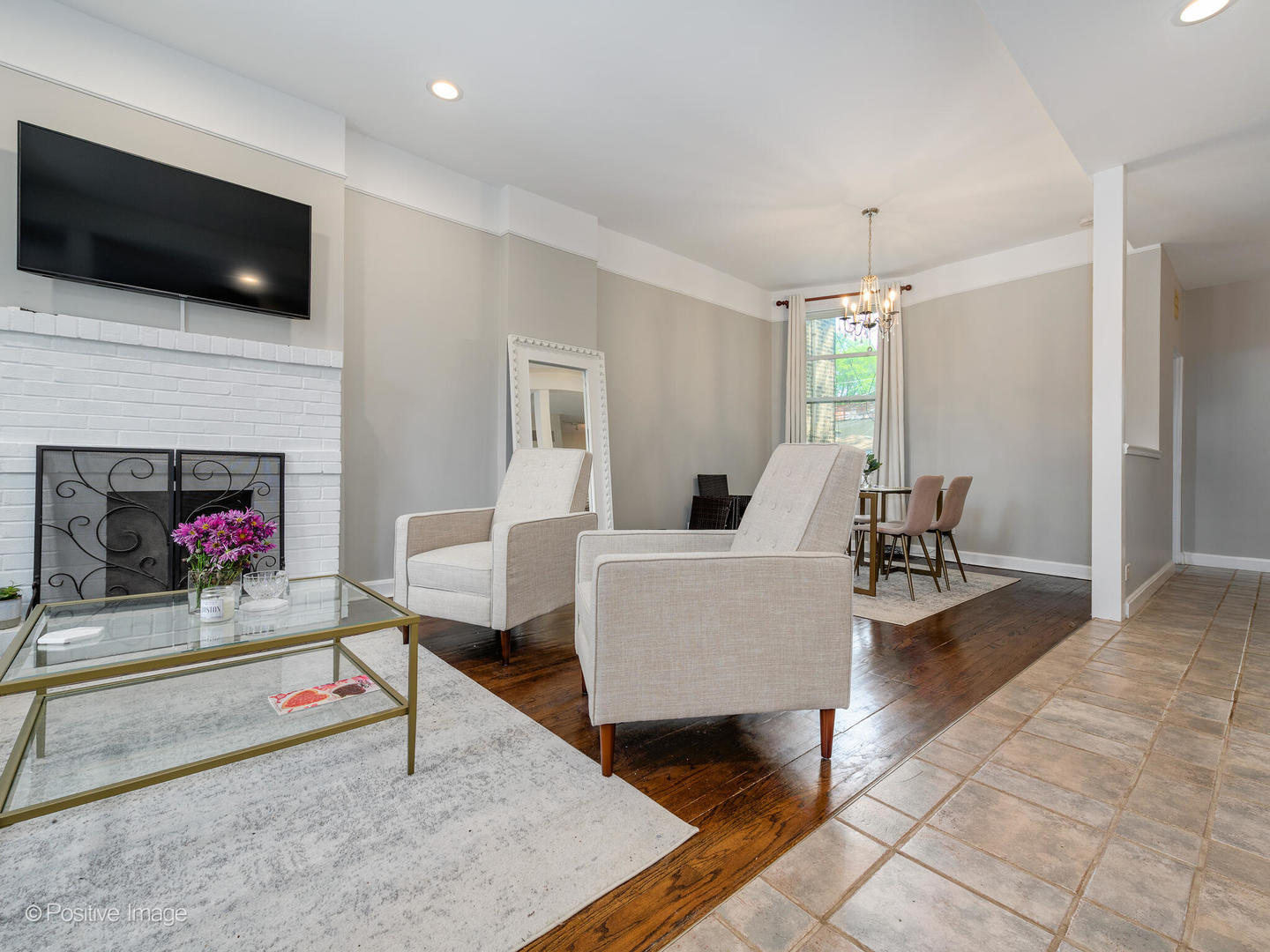 941 West Altgeld Street Chicago, IL 60614 - Photo 3 of 18 a living room with furniture and a flat screen tv