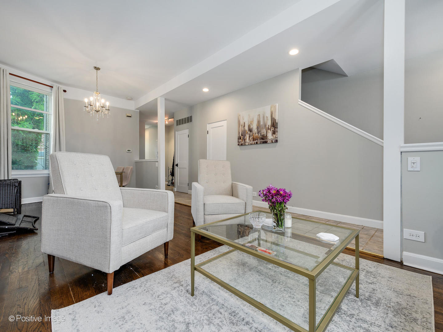 941 West Altgeld Street Chicago, IL 60614 - Photo 5 of 18 a living room with furniture and a table