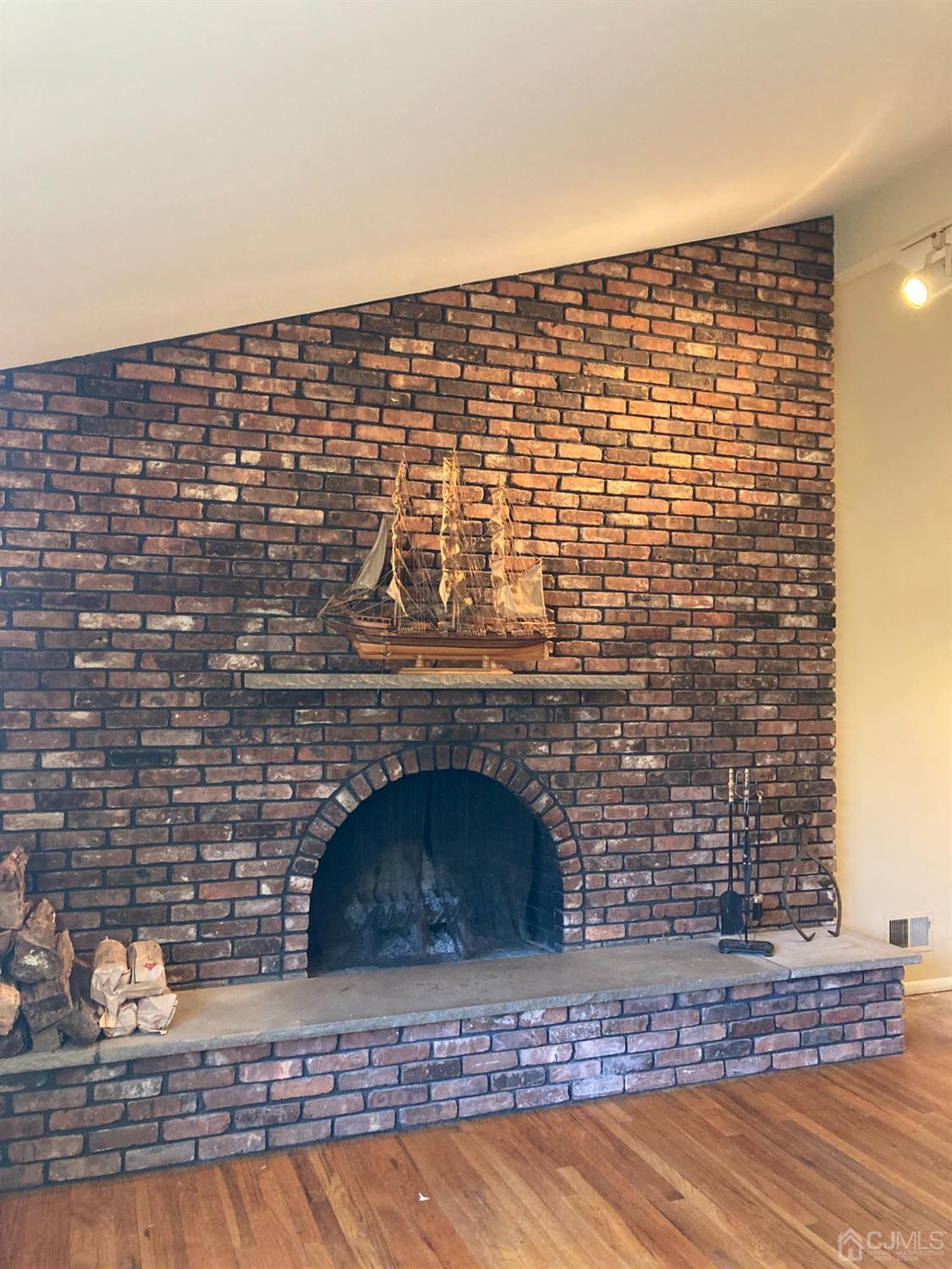 9 Barrie Road East Brunswick, NJ 08816 - Photo 8 of 23 Gallery Image 8