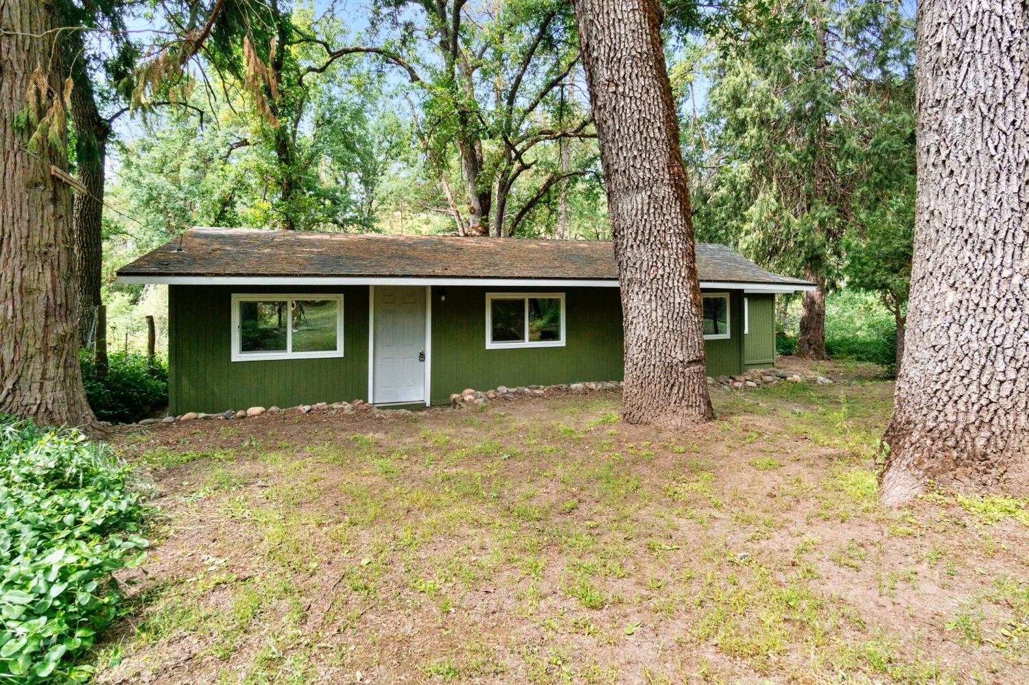 46801 Dunlap Road Miramonte, CA 93641 - Photo 3 of 28 front view of a house with a yard