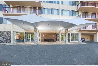 $1,745 | 5353 Columbia Pike, Unit 509, Arlington, VA 22204