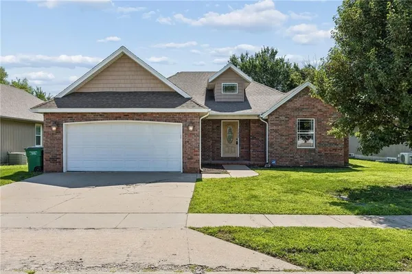 $335,000 | 21809 Lombardo Lane, Peculiar, MO 64078