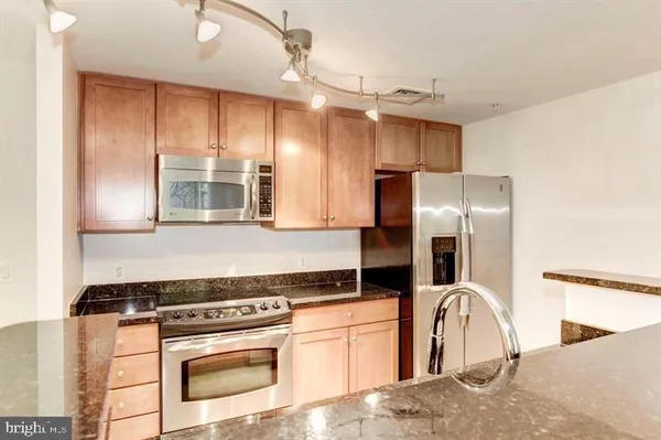 $3,100 | 1020 North Highland Street, Unit 212, Arlington, VA 22201