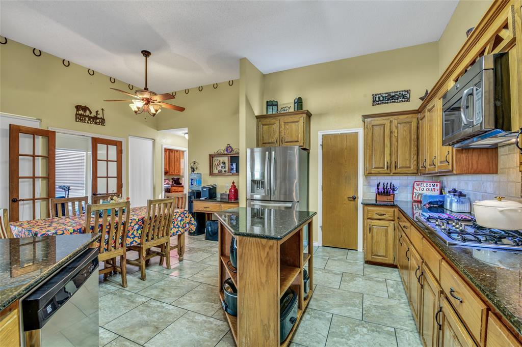 2020 Houston Road Burleson, TX 76028 - Photo 13 of 40 Gallery Image 13