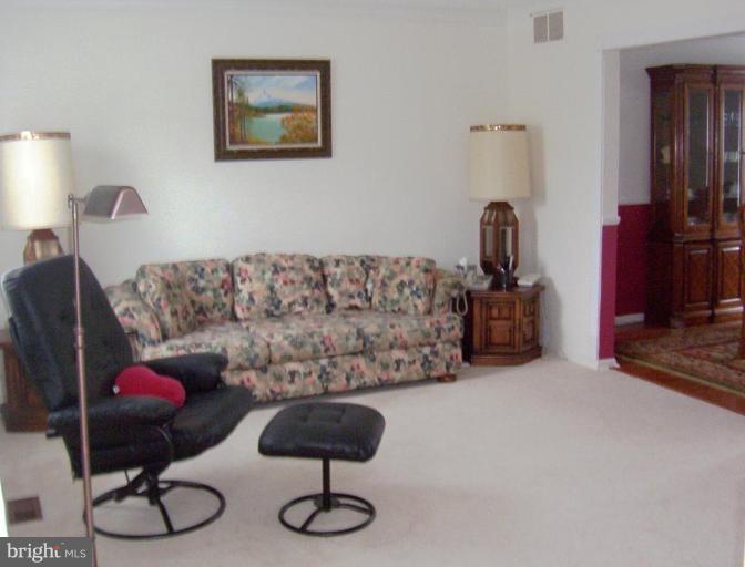 3817 Perryhurst Place Nottingham, MD 21236 - Photo 18 of 21 Living Room