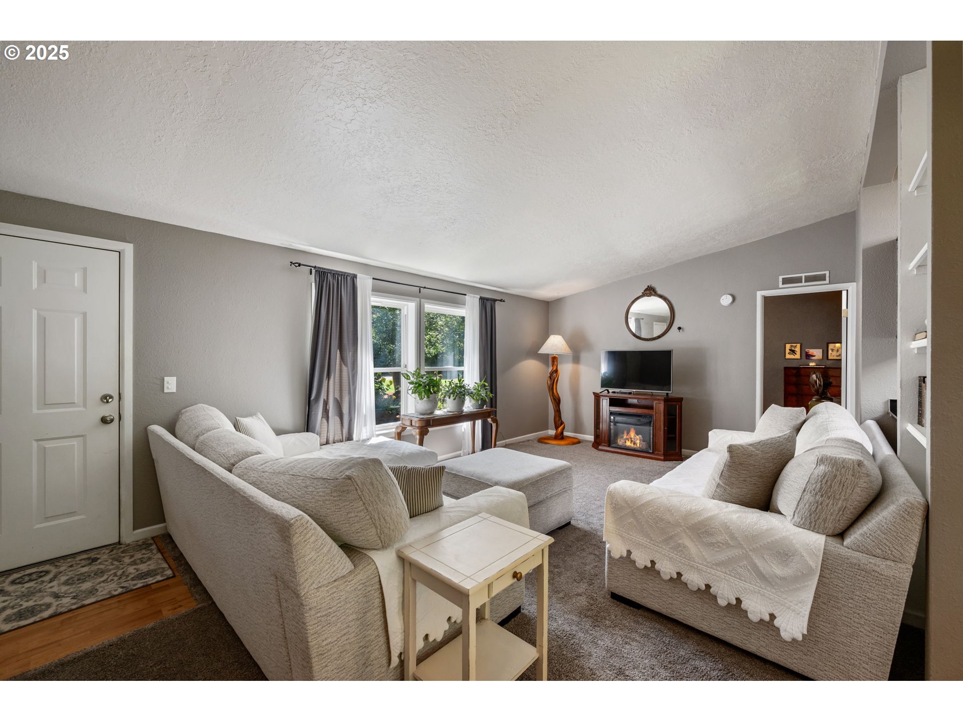 31255 South Kauffman Road Canby, OR 97013 - Photo 6 of 48 a living room with furniture and a large window