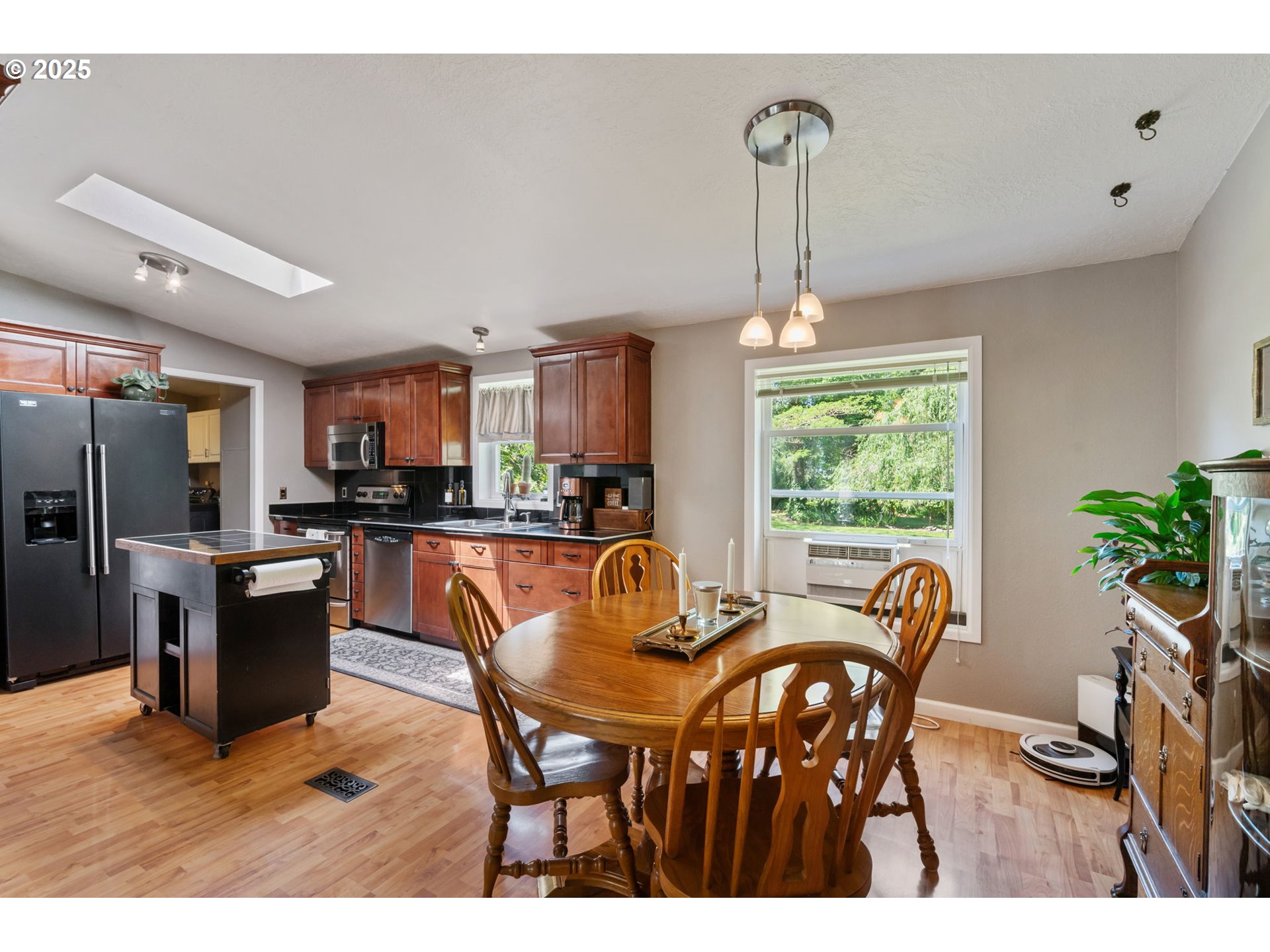 31255 South Kauffman Road Canby, OR 97013 - Photo 9 of 48 a dining room with furniture and window