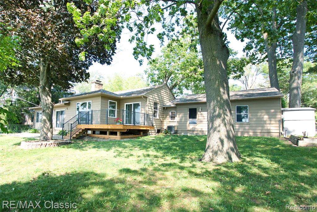 1861 Ladd Road Wolverine Lake, MI 48390 - Photo 5 of 36