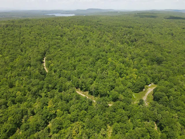 $1,600,000 | 2 Gore Road, Raymond, ME 04071